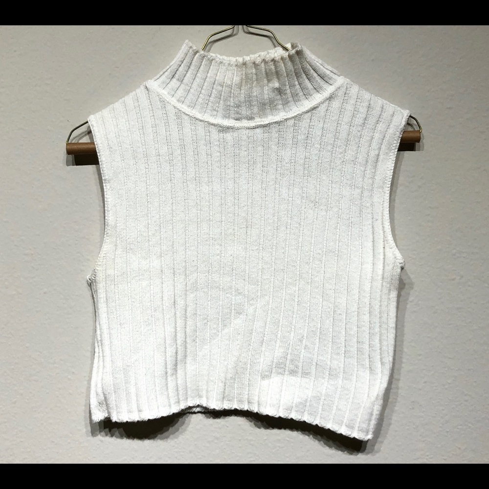 Women’s sleeveless mock neck